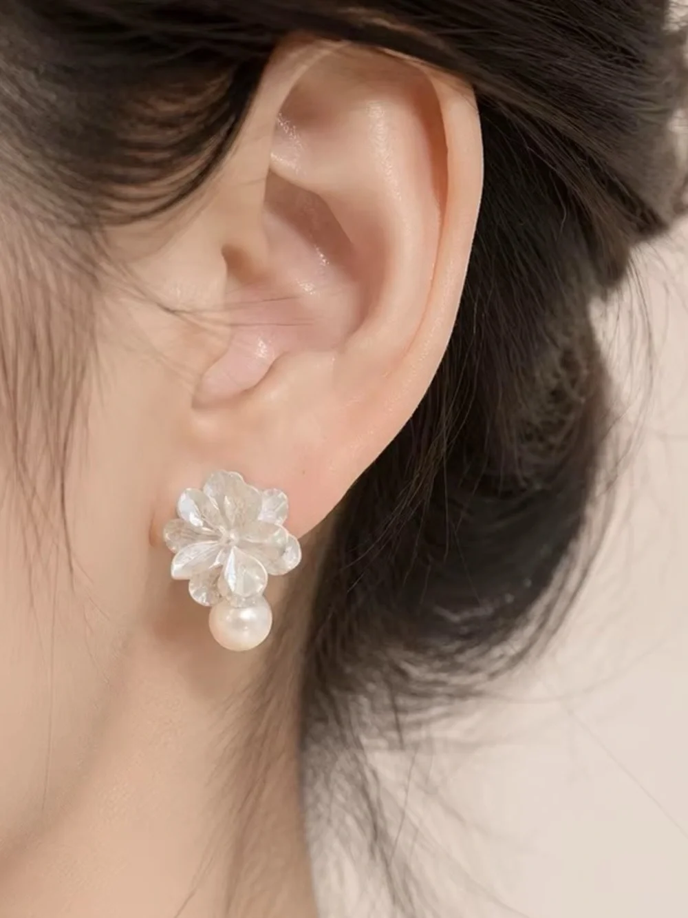 *** Delicate High Quality Pearl Flower Drop Earrings - White